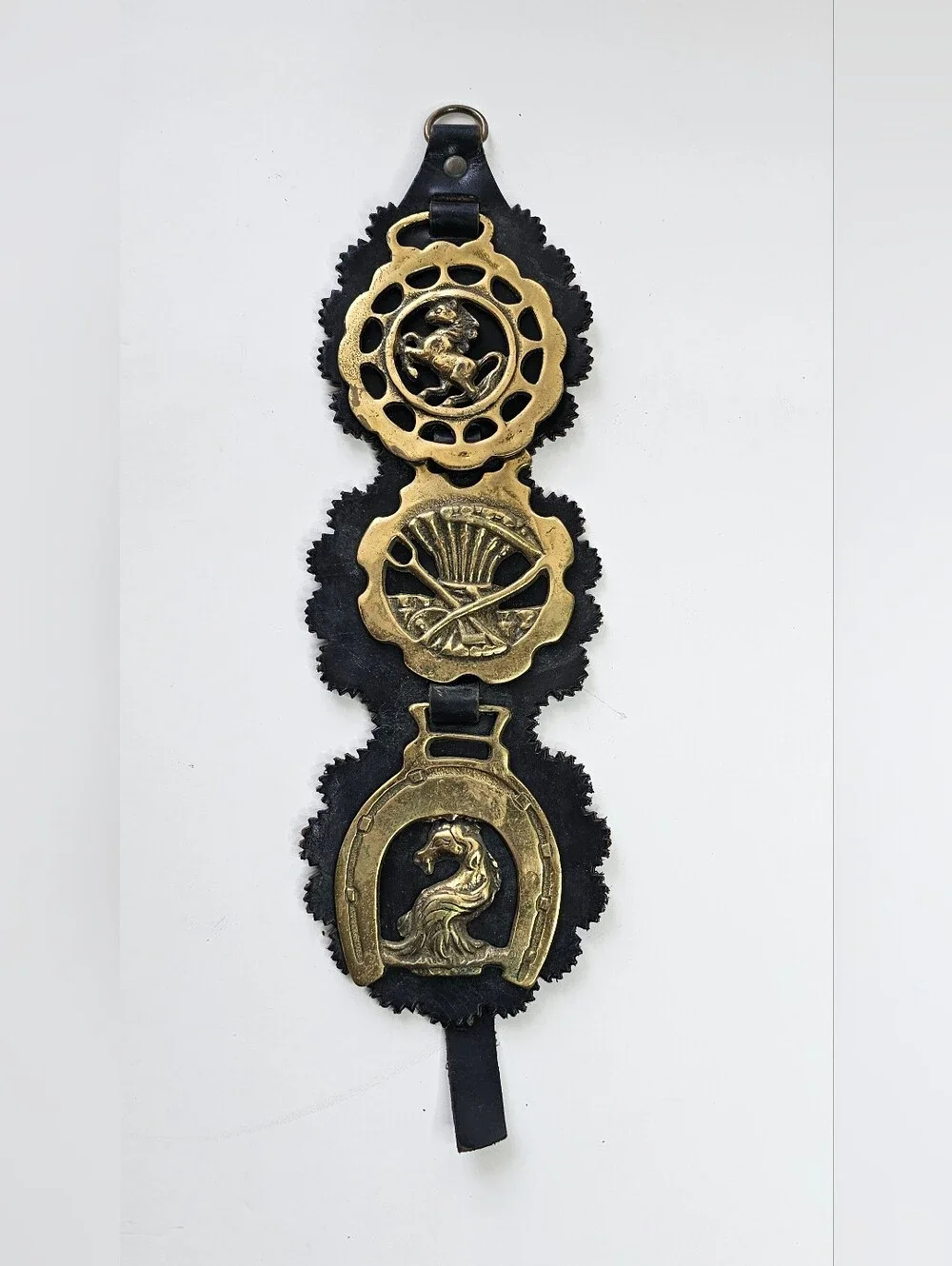 Vtg Leather Horse Brass Martingale Strap 3 Medallions Horseshoe Wheat Rampant